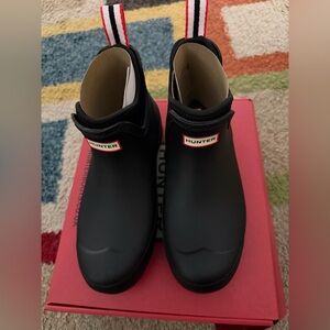 Hunter women’s 6 play Chelsea neoprene boot- new in box